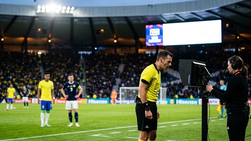 VAR annulliert Tor von Vinicius Junior für Brasilien