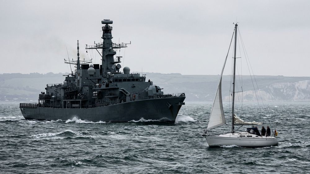 Russisches Kriegsschiff im Ärmelkanal auf Kollisionskurs mit britischer Jacht