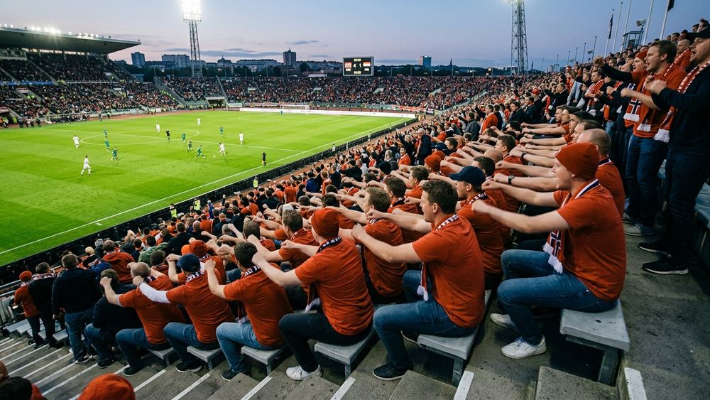 Norwegische Fans rudern zum Sieg gegen den Irak